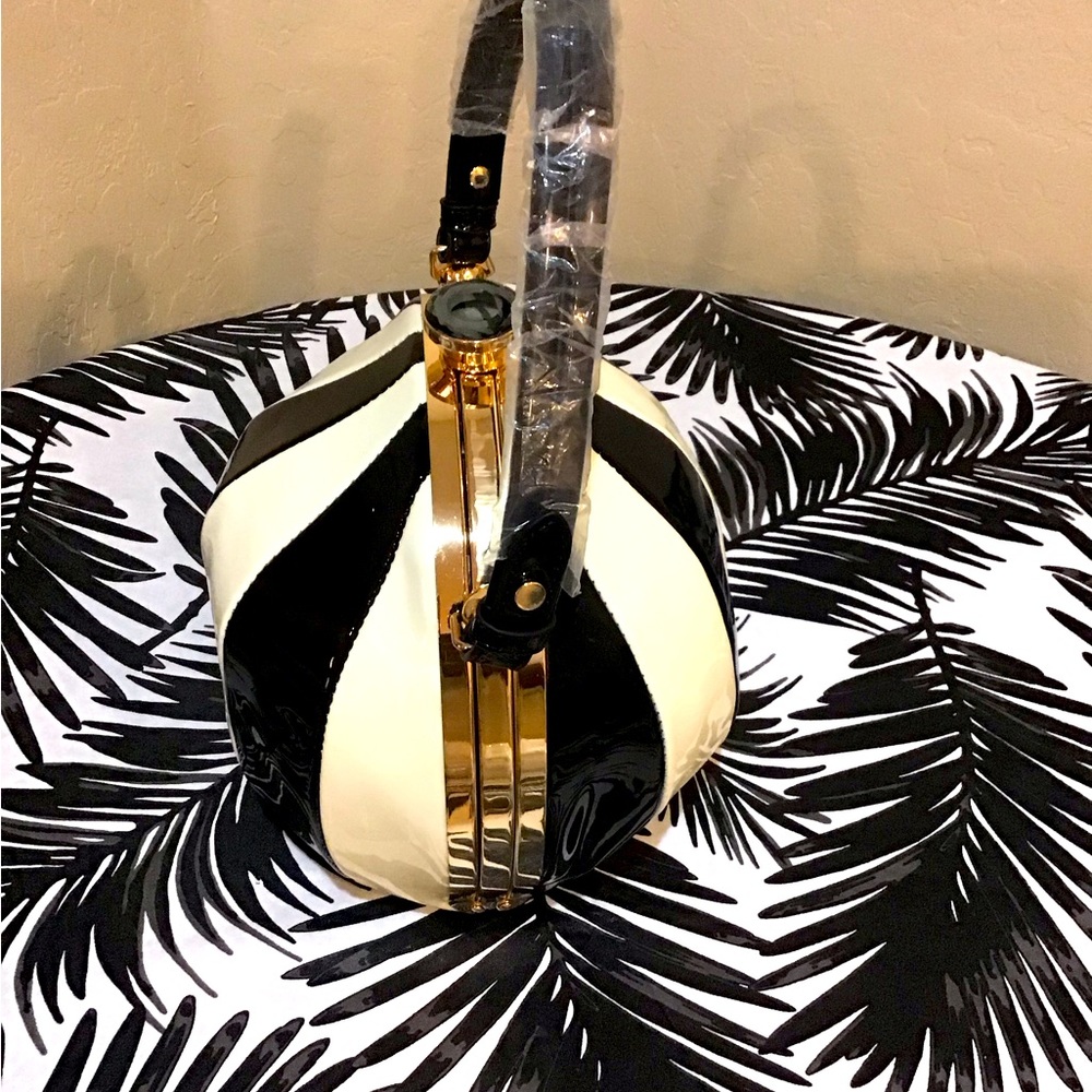 Round shape purse